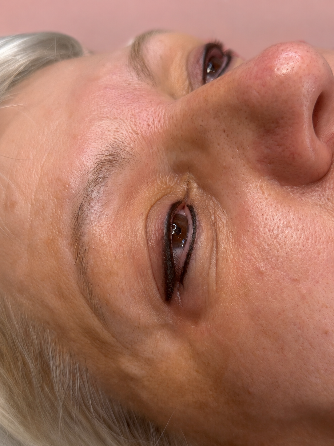 Détail du maquillage permanent eyeliner