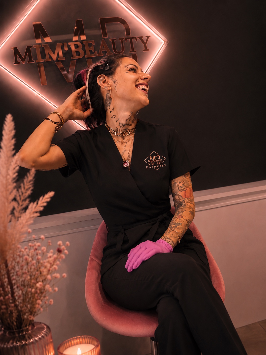 Maëlle souriante dans son studio